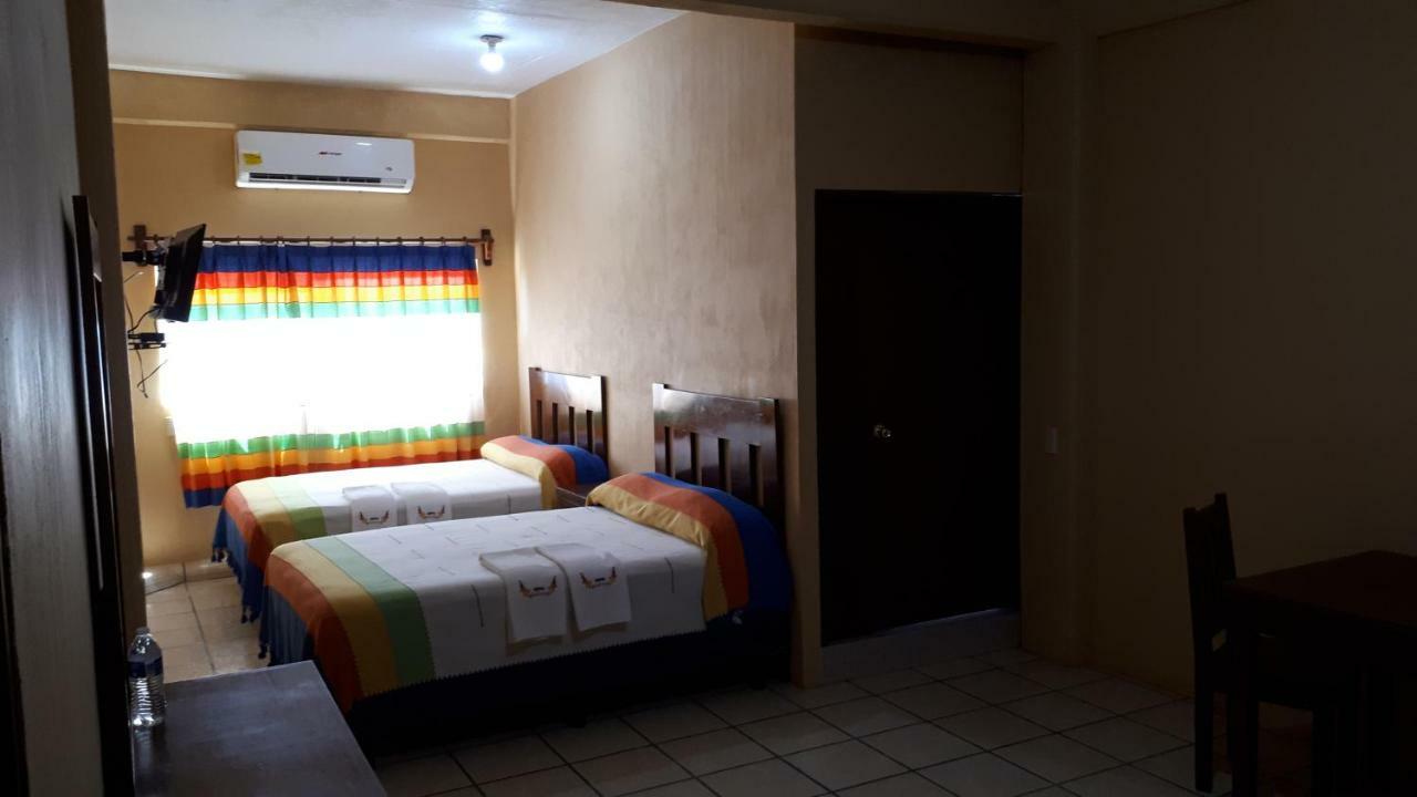 Hotel Alebrijes Сан-Педро-Почутла Экстерьер фото