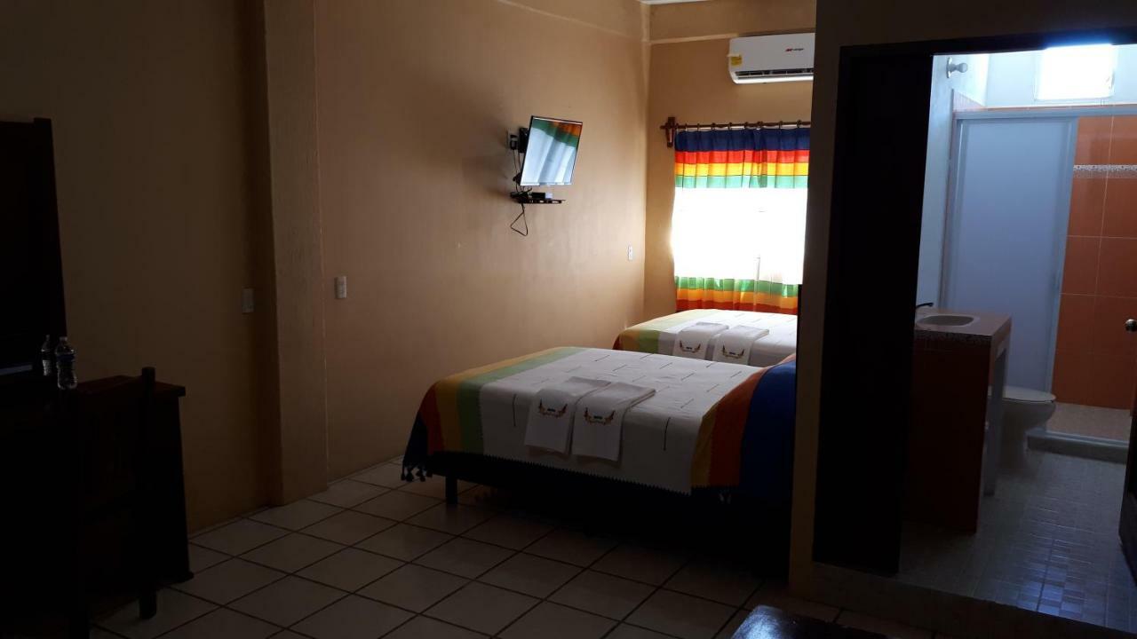 Hotel Alebrijes Сан-Педро-Почутла Экстерьер фото